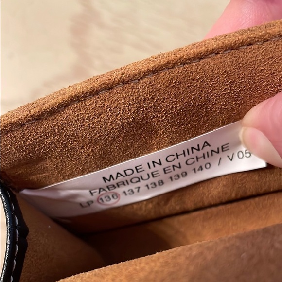 Lowepro Camera Case Sorrento 10 Black Ultra-Compact - Leather w/ Suede Lining - Picture 7 of 7